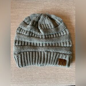 New - Beautiful Blue/Grey Chunky Stretchy Knit Beanie